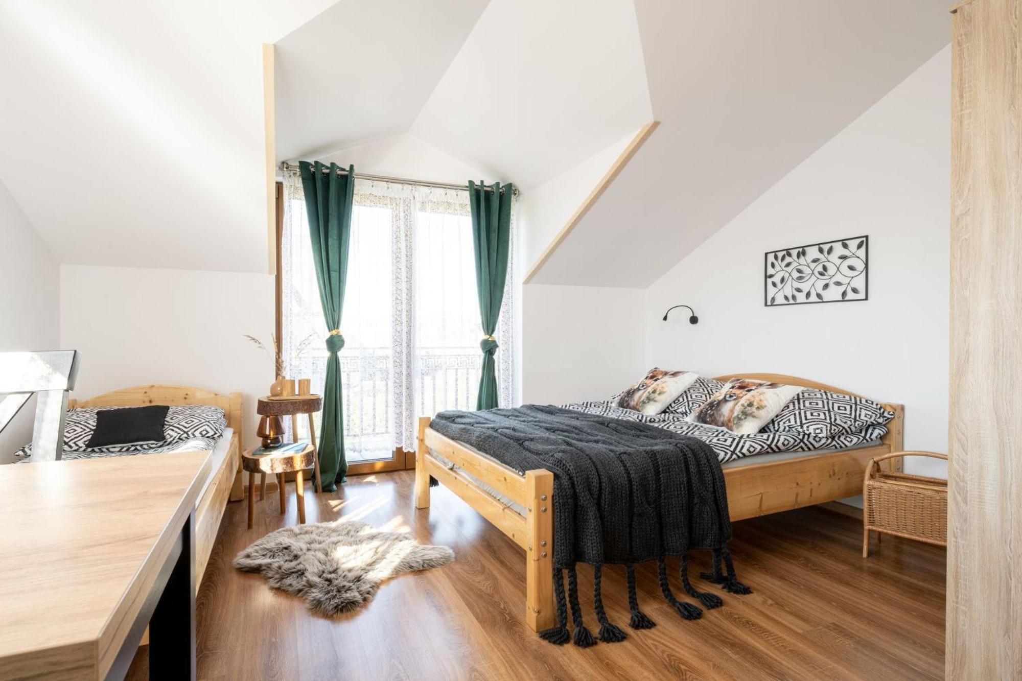 Dw Pod Zlotym Kasztanem Apartman Újterebes Kültér fotó