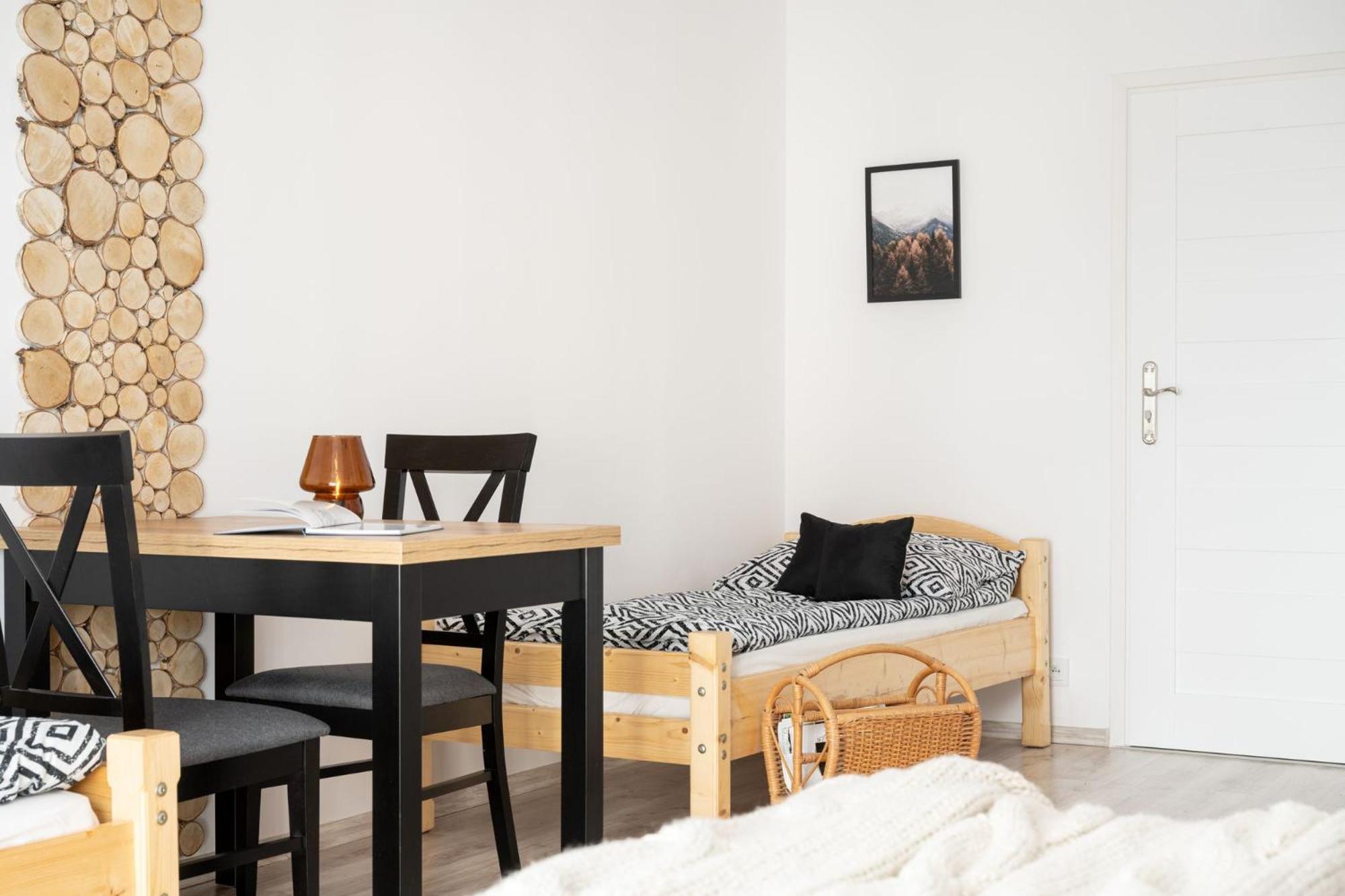 Dw Pod Zlotym Kasztanem Apartman Újterebes Kültér fotó